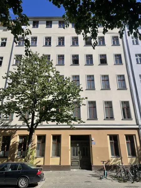 Charming High-ceiling Apartment on Cuvrystr. 32 – Available Mid-August — photo 1